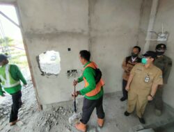 Tak Kantongi IMB, Satu Unit Ruko Dibongkar-pemkot-pontianak-0