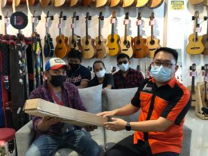 Pontianak Informasi Bagikan 20 Ukelele Gratis