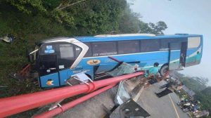 Bus Pontianak-Putussibau Alami Laka Tunggal