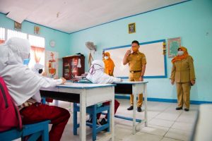 Monitoring-PTM_-Wako-Edi-Kamtono-Sebut-Sekolah-Sudah-Terapkan-Prokes-pemkot-pontianak-0