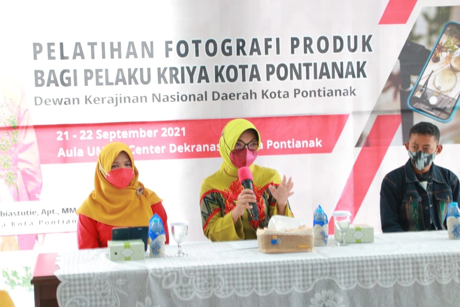 Dekranasda-Pontianak-Gelar-Pelatihan-Fotografi-Produk-Bagi-Pelaku-Kriya-pemkot-pontianak-0