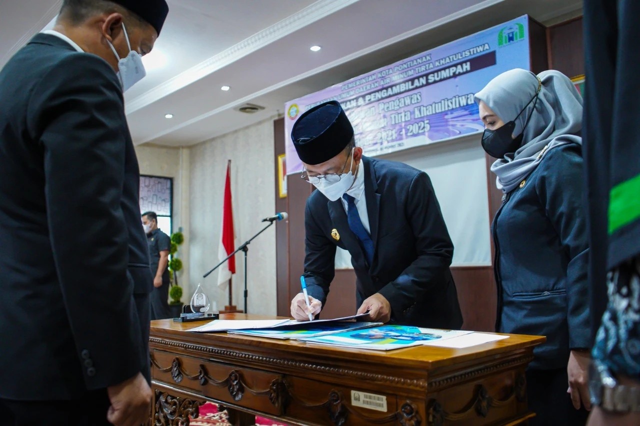 Lantik Dewas, Edi Minta Fokus Benahi Persoalan di PDAM-pemkot-pontianak-0