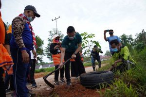 Peringati-Hari-Pohon-Sedunia_-Wako-Edi-Kamtono-Tanam-Pohon-di-Serdam-pemkot-pontianak-0