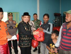 Wagub Kalbar Serahkan 1300 Paket Sembako Gratis untuk Masyarakat Mempawah