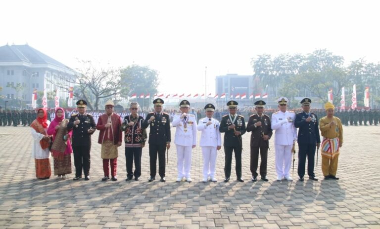 Upacara Hut Ke 78 Ri Di Kantor Gubernur Kalbar Khidmat Meski Diselimuti