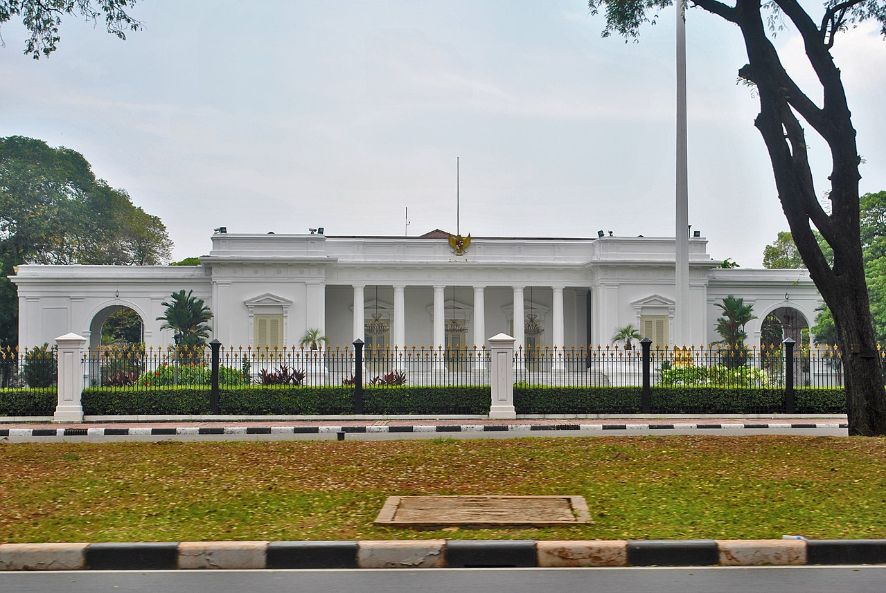 1280px-Istana_Negara_(30139691680)