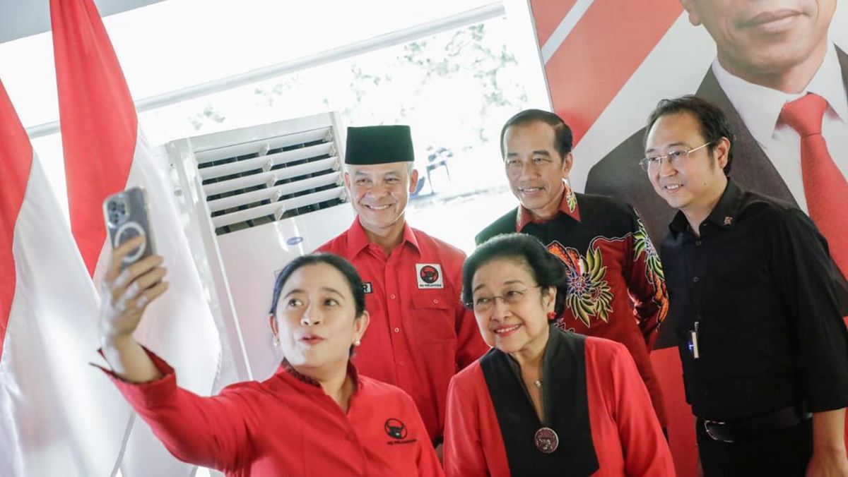 puan-selfie-usai-deklarasi-ganjar-pranowo-capres-pdip-di-istana-batutulis-bogor-jawa-barat-jabar-jumat-2142023_169