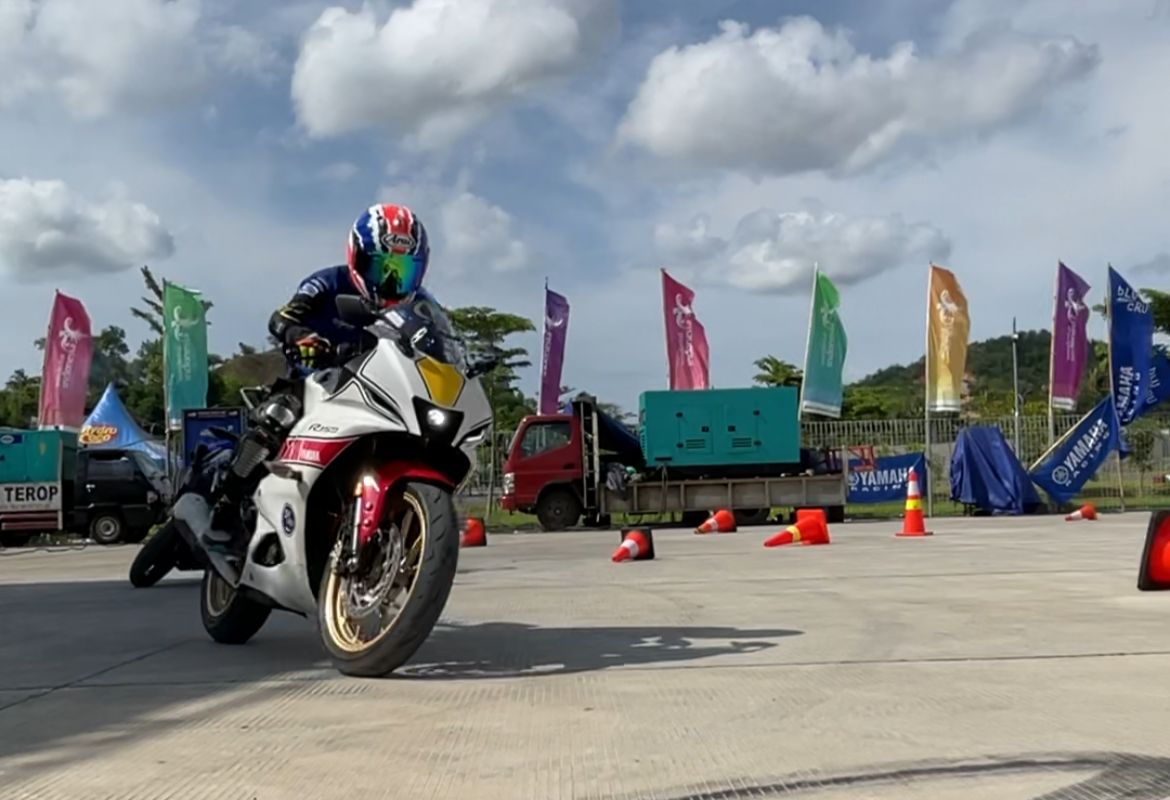 Ratusan Bikers Jajal All New R15 Connected Series Dalam bLU cRU Fun Riding Challenge di Event bLU cRU Yamaha Sunday Race Mandalika (3)