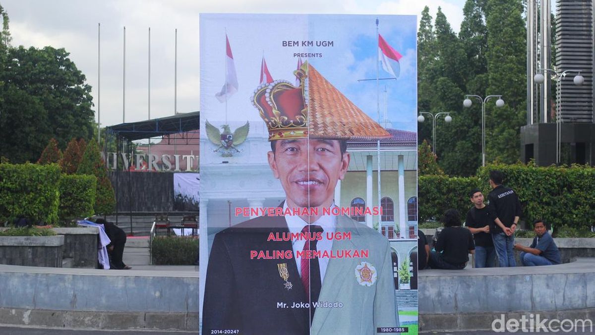 bem-km-ugm-pasang-poster-jokowi-alumnus-paling-memalukan-2_169