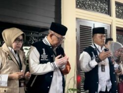 Kenakan Jaket Kekinian, Midji-Didi Kompak Berangkat Bareng ke Lokasi Debat Perdana Pilgub Kalbar 2024