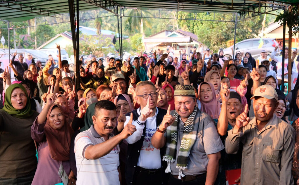 Calon Gubernur Kalbar nomor urut 1, Sutarmidji saat silaturahmi dialogis dengan masyarakat Anjongan Mempawah yang dipusatkan di Desa Pak Bulu