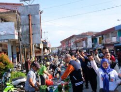 Calon Gubernur Kalbar nomor urut 1, Sutarmidji saat blusukan di Pasar Tumpah Sambas